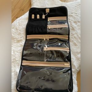 NWOT BEIS Hanging Jewelry Case in Black